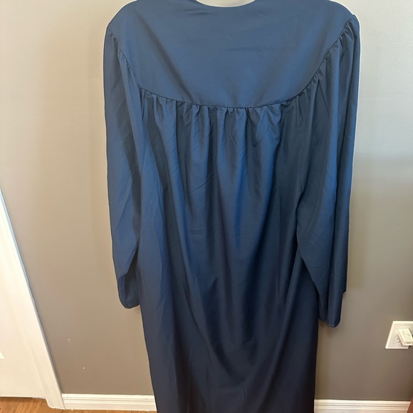 GRADUATION GOWN | Navy for Heights 5’6 - 5’8 - Picture 4 of 5